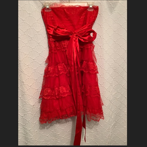 Red Masquerade lace dress - Picture 2 of 3